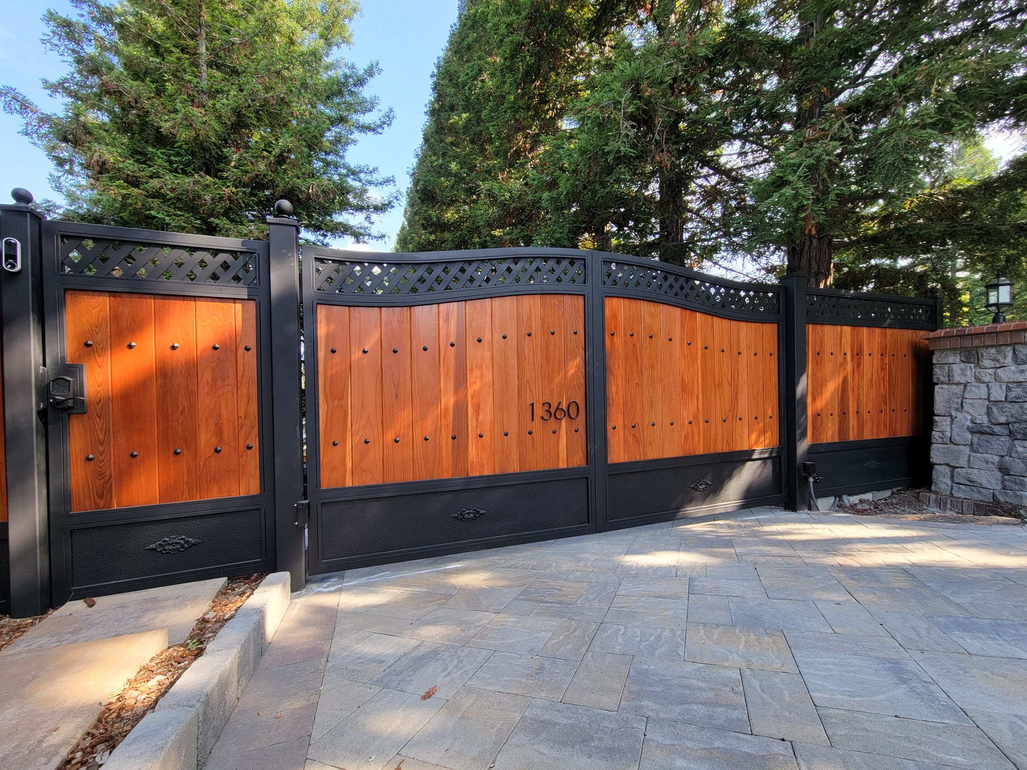 Bi-fold gate